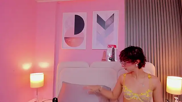 Snapshot of linda_sofi__ chatting on February 19, 2025, 7:48 pm linda sofi online show from February 19, 2025, 7:48 pm