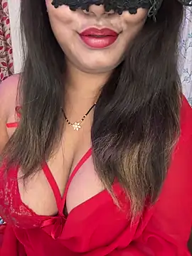 Snapshot of WifyHubby_38 chatting on October 31, 2025, 6:53 pm WifyHubby 38 online show from October 31, 2025, 6:53 pm