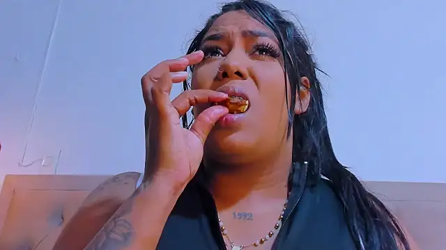 Snapshot of emma_purple_ chatting on March 18, 2025, 6:26 pm emma purple online show from March 18, 2025, 6:26 pm