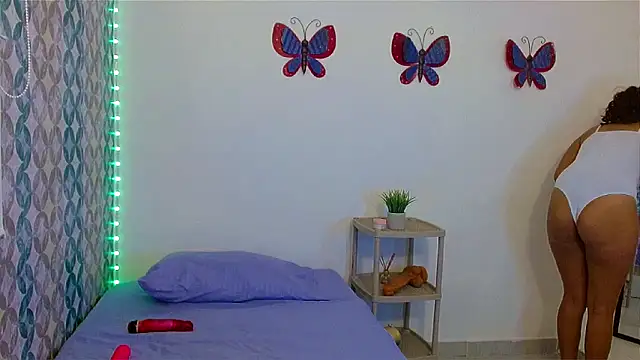 Emilybateee online show from February 27, 2025, 5:47 pm