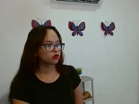 Emilybateee online show from March 7, 2025, 8:11 pm