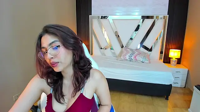 Snapshot of Cristin_Petite chatting on February 12, 2025, 12:16 am Cristin Petite online show from February 12, 2025, 12:16 am