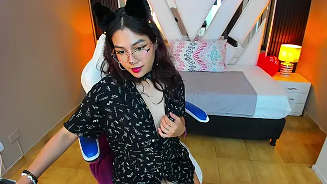 Snapshot of Cristin_Petite chatting on February 17, 2025, 9:41 pm Cristin Petite online show from February 17, 2025, 9:41 pm