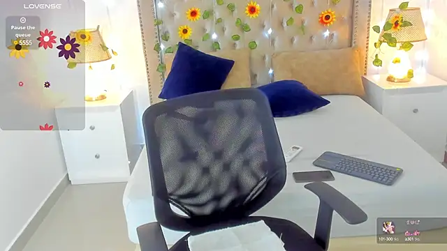 CandieGilson   online show from March 11, 2025, 6:41 pm