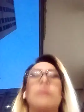 CandieGilson   online show from September 12, 2025, 10:37 am