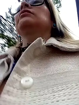 CandieGilson   online show from October 17, 2025, 11:02 am