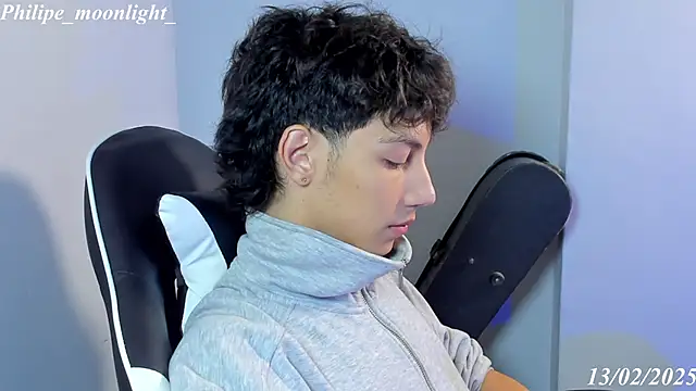 Snapshot of philipe_moonlight_ chatting on February 14, 2025, 4:15 am philipe moonlight online show from February 14, 2025, 4:15 am