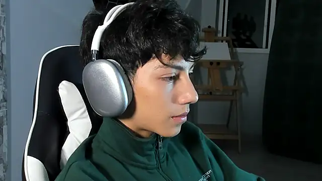 Snapshot of philipe_moonlight_ chatting on March 3, 2025, 3:52 am philipe moonlight online show from March 3, 2025, 3:52 am