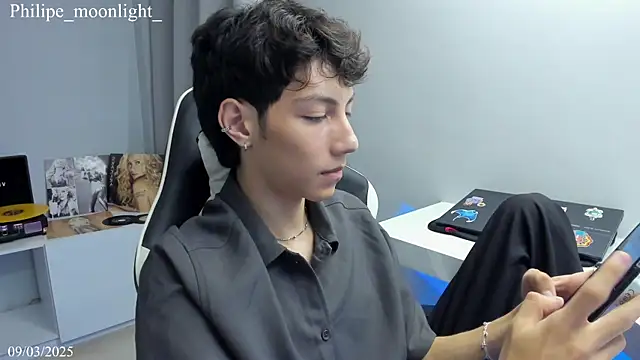 Snapshot of philipe_moonlight_ chatting on March 10, 2025, 1:56 am philipe moonlight online show from March 10, 2025, 1:56 am