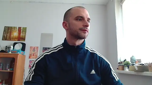 OskarBreno online show from April 29, 2026, 6:39 am