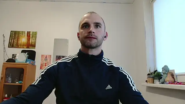 OskarBreno online show from April 29, 2026, 6:03 pm