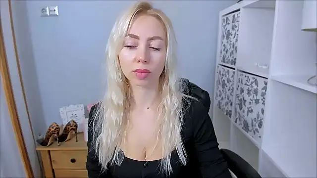 Snapshot of MargaritaRose chatting on November 17, 2025, 8:20 am MargaritaRose online show from November 17, 2025, 8:20 am