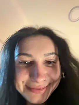 Snapshot of lunalovelee chatting on November 27, 2025, 1:35 pm lunalovelee online show from November 27, 2025, 1:35 pm