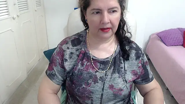leonela 69 online show from April 28, 2026, 2:27 am
