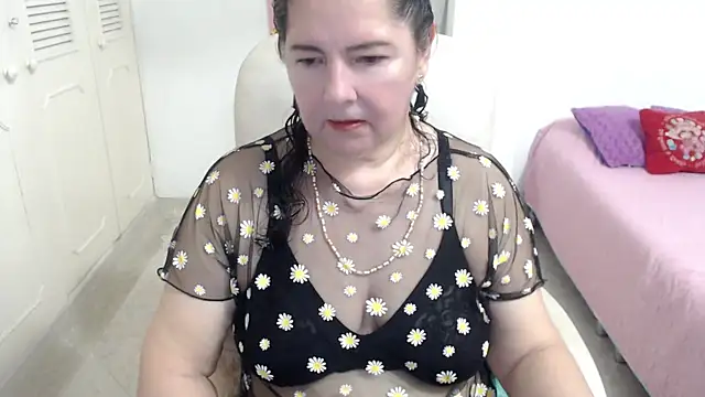 leonela 69 online show from May 2, 2026, 12:26 am
