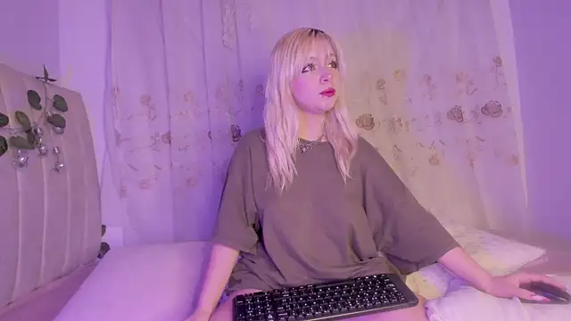 Snapshot of purplelilith3 chatting on September 28, 2025, 10:20 am purplelilith3 online show from September 28, 2025, 10:20 am