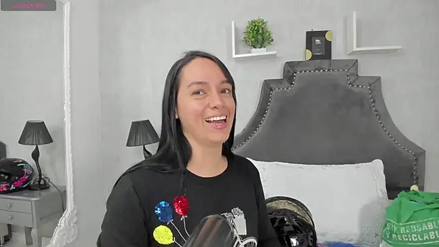 EmiliaRose  online show from November 14, 2025, 9:24 pm