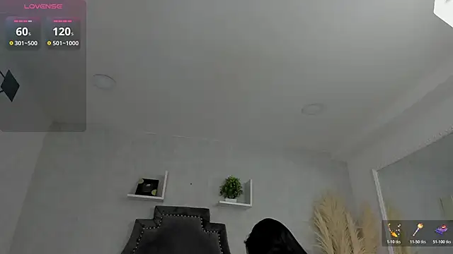 EmiliaRose  online show from December 4, 2025, 9:01 pm