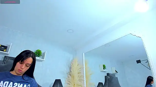 EmiliaRose  online show from December 15, 2025, 9:19 pm