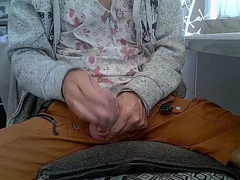 createur34 online show from September 23, 2025, 11:57 am