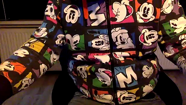 Snapshot of Bleueyez007 chatting on February 14, 2025, 9:21 pm Bleueyez007 online show from February 14, 2025, 9:21 pm