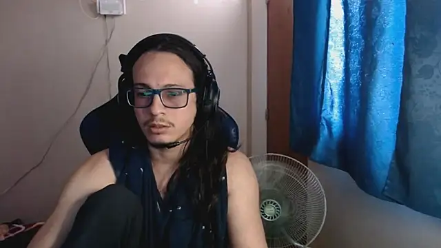 cholitohermoso online show from March 5, 2025, 7:38 pm