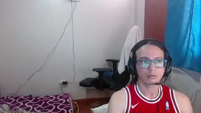 cholitohermoso online show from March 13, 2025, 5:28 pm