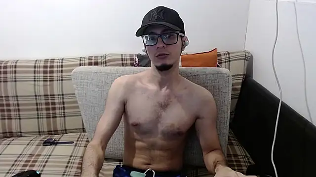 Snapshot of cholitohermoso chatting on July 1, 2026, 2:40 pm cholitohermoso online show from July 1, 2026, 2:40 pm