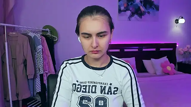 GabriellaMays online show from March 3, 2025, 5:20 am