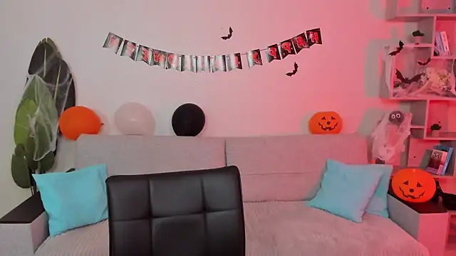 GabriellaMays online show from November 1, 2025, 5:09 am