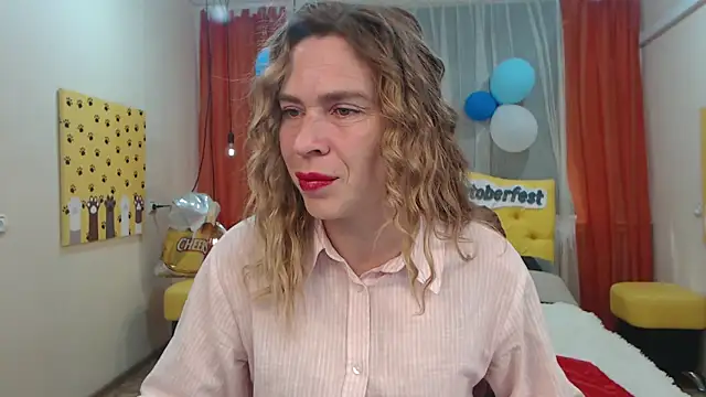 TessaDaybreak online show from September 29, 2025, 6:29 am