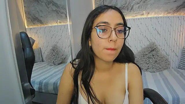 Snapshot of lucelly_15 chatting on November 25, 2025, 11:32 am lucelly 15 online show from November 25, 2025, 11:32 am