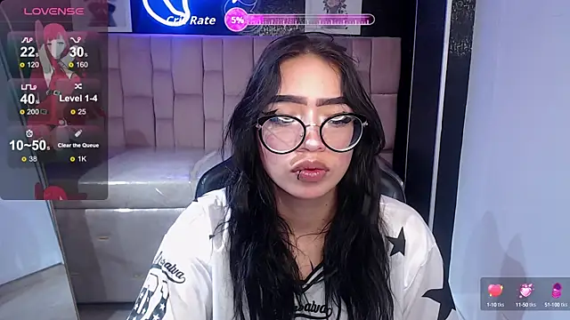 Snapshot of Anni_acker_b chatting on September 15, 2025, 1:00 pm Anni acker b online show from September 15, 2025, 1:00 pm