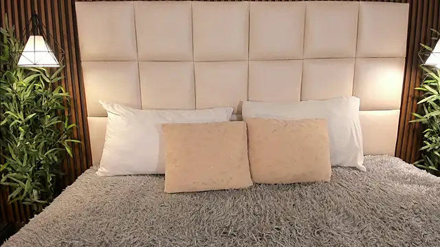 MelanieHillss online show from March 12, 2026, 4:29 am