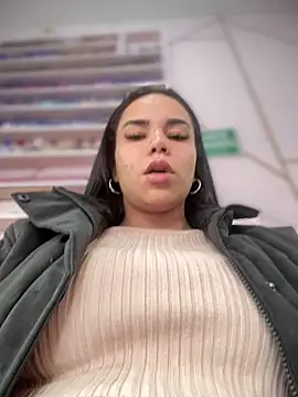 Snapshot of Naatalia chatting on November 14, 2025, 8:18 pm Naatalia online show from November 14, 2025, 8:18 pm