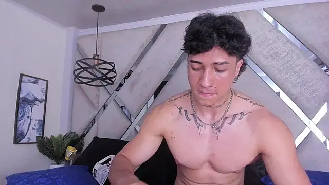 Snapshot of KaryBig3 chatting on February 23, 2025, 8:06 am KaryBig3 online show from February 23, 2025, 8:06 am