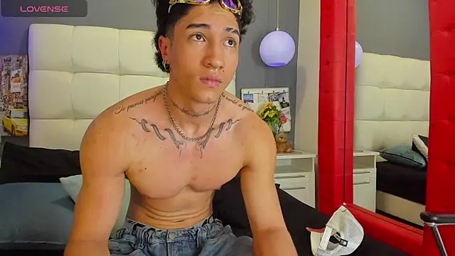 Snapshot of KaryBig3 chatting on February 24, 2025, 12:52 am KaryBig3 online show from February 24, 2025, 12:52 am