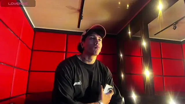 Snapshot of KaryBig3 chatting on March 7, 2025, 7:19 am KaryBig3 online show from March 7, 2025, 7:19 am