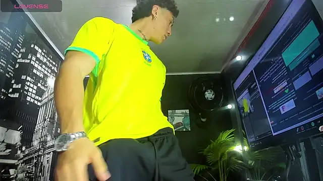 Snapshot of KaryBig3 chatting on March 14, 2025, 4:21 am KaryBig3 online show from March 14, 2025, 4:21 am