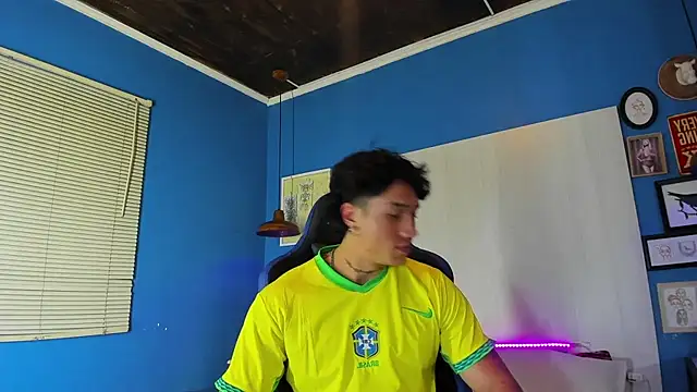 Snapshot of KaryBig3 chatting on March 22, 2025, 4:14 am KaryBig3 online show from March 22, 2025, 4:14 am