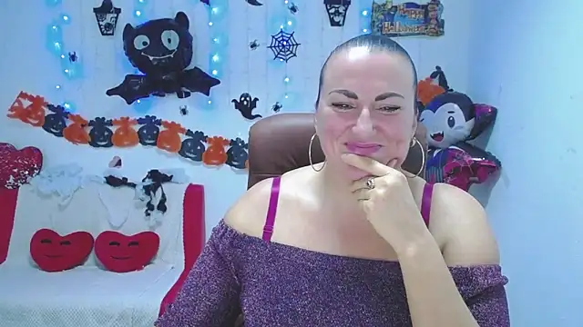 DianaMGG online show from October 21, 2025, 5:24 pm