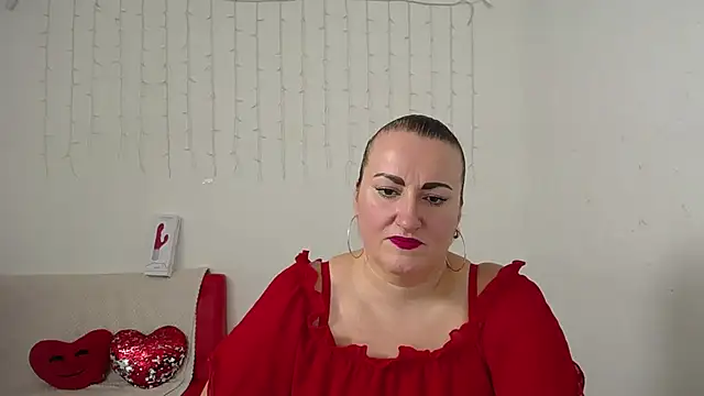 DianaMGG online show from November 10, 2025, 6:29 pm