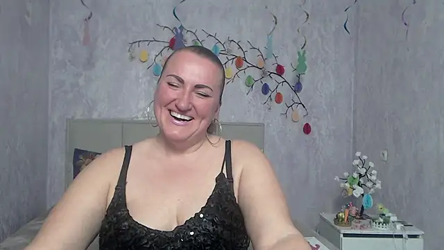 DianaMGG online show from April 13, 2026, 11:27 am