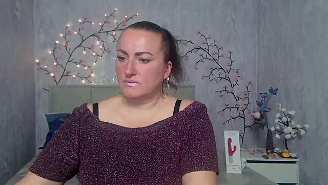 DianaMGG online show from April 24, 2026, 5:43 am