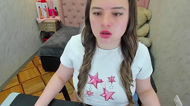 Lianngrace online show from April 23, 2026, 2:19 pm
