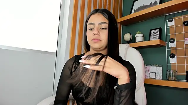 Snapshot of Bella_walker_ chatting on October 8, 2025, 8:28 pm Bella walker online show from October 8, 2025, 8:28 pm