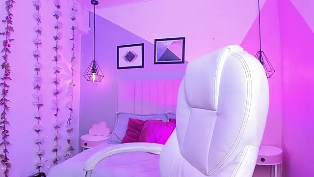 Snapshot of Bella_walker_ chatting on November 7, 2025, 8:20 pm Bella walker online show from November 7, 2025, 8:20 pm