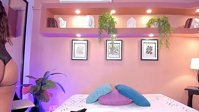 Snapshot of SofiaBennett_ chatting on March 8, 2025, 12:20 pm SofiaBennett online show from March 8, 2025, 12:20 pm