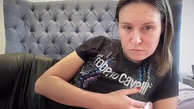 eatmypie69 online show from December 18, 2025, 10:32 am