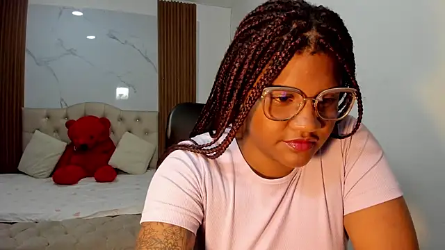 ZahraRose online show from March 3, 2026, 6:36 pm